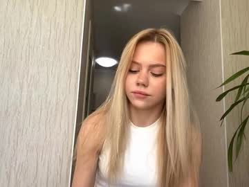 Live cam preview of kristifelicien