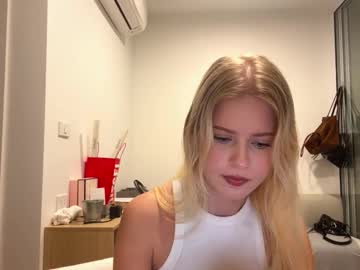 Live Cams Laraineprada, 19 yrs - Chaturbate Live