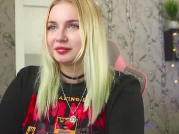 Live cam preview of moon_valkyriie